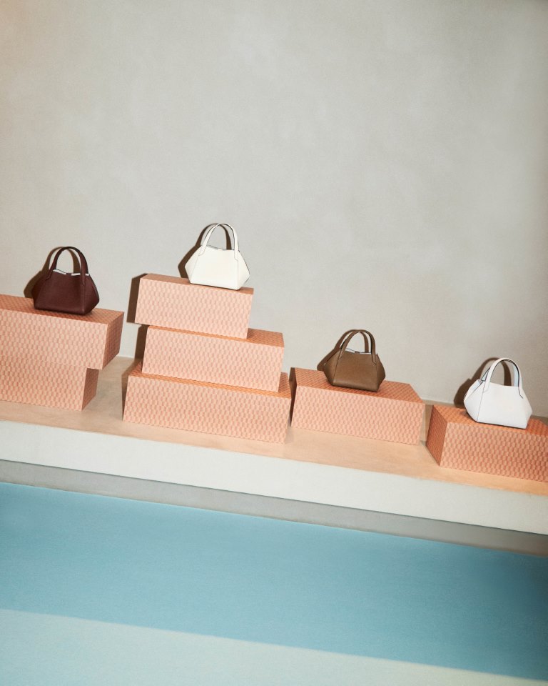 فاليكسترا تقدم إيفولفنج آركيتكتشر