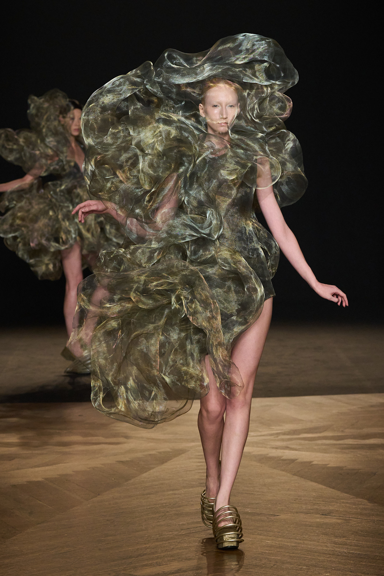 مجموعة Iris Van Herpen للأزياء الراقية لخريف وشتاء 2026-2025