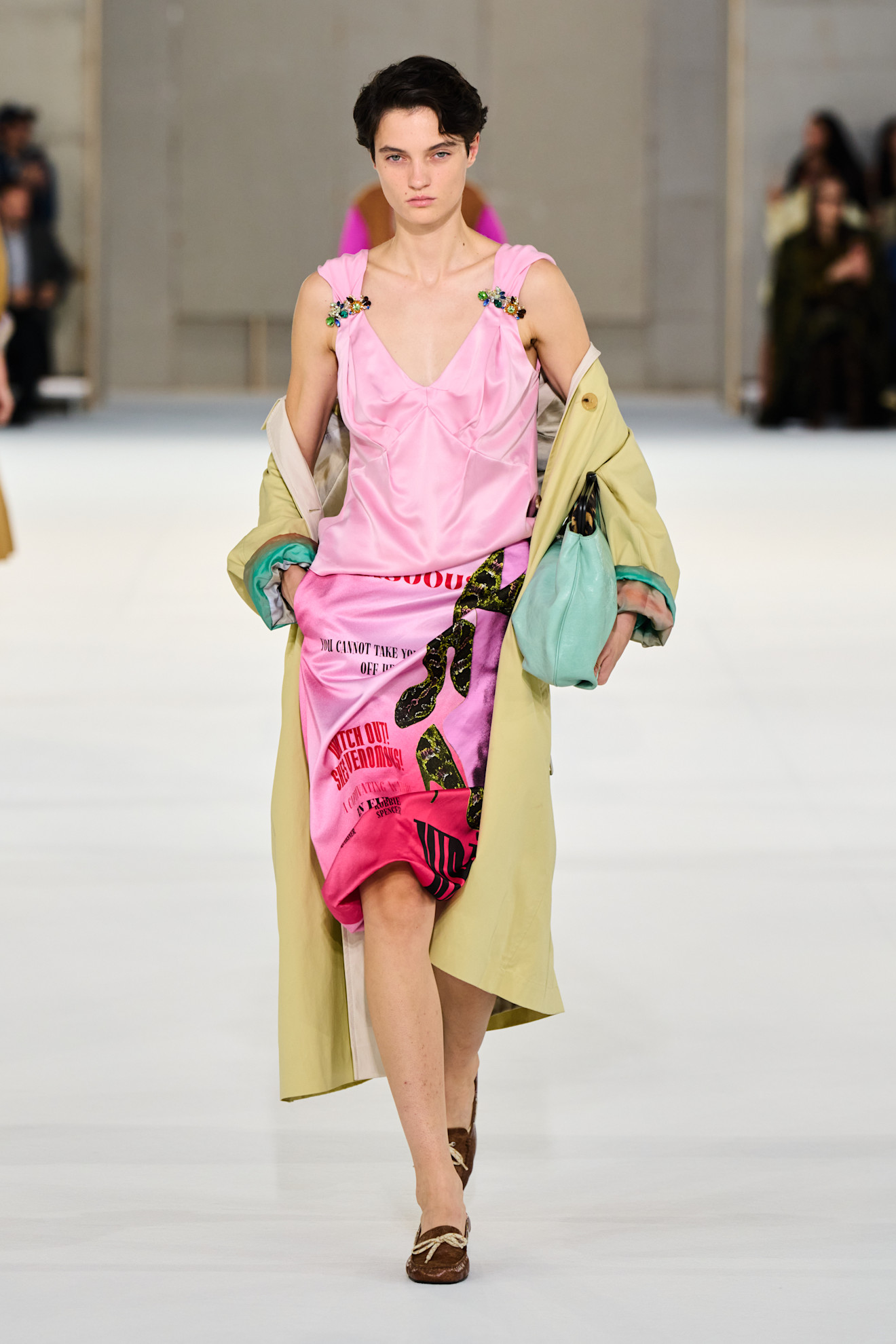 من مجموعة Dries Van Noten ربيع و صيف 2027 للملابس الجاهزة
