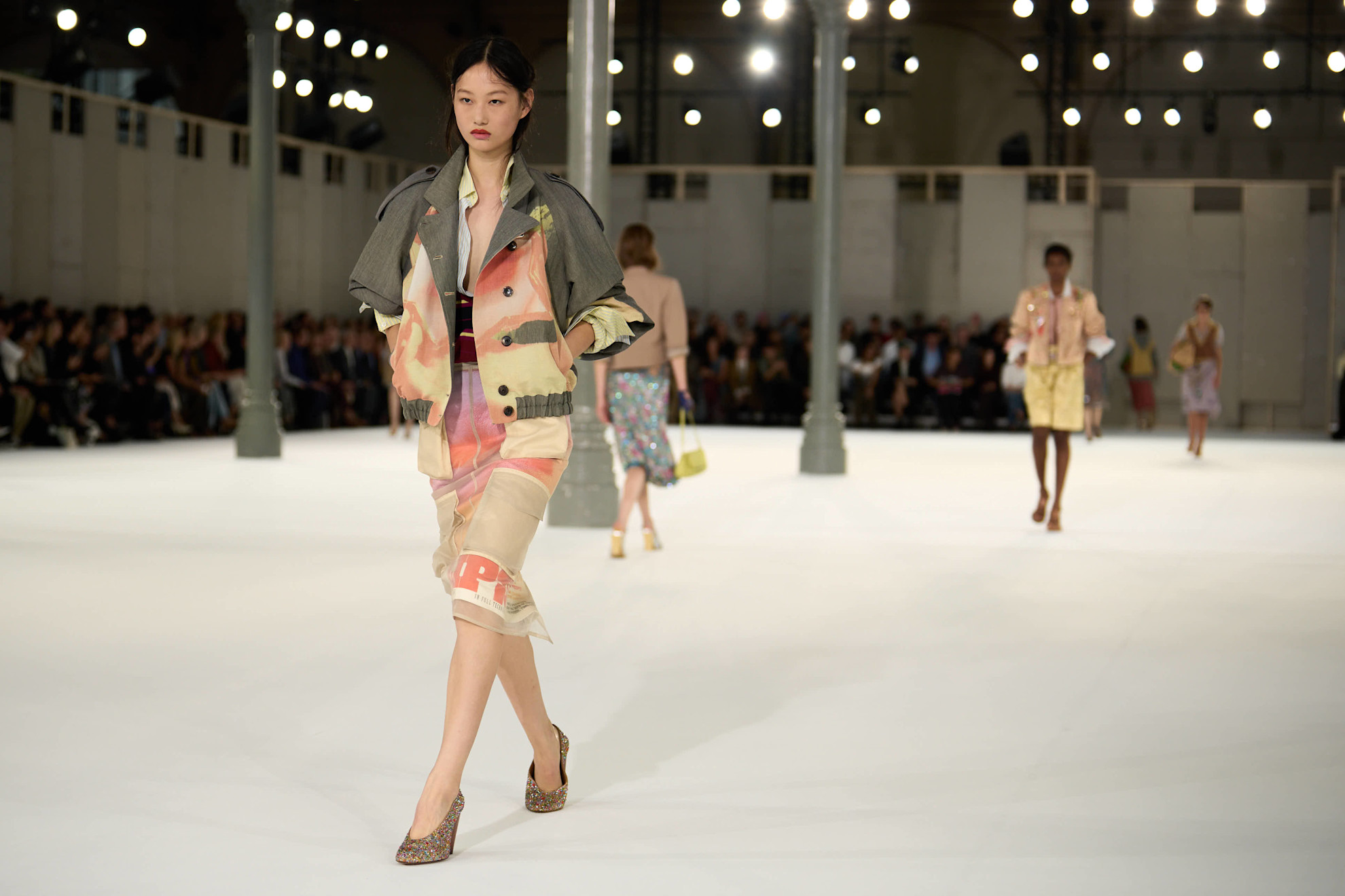 من مجموعة Dries Van Noten ربيع و صيف 2027 للملابس الجاهزة