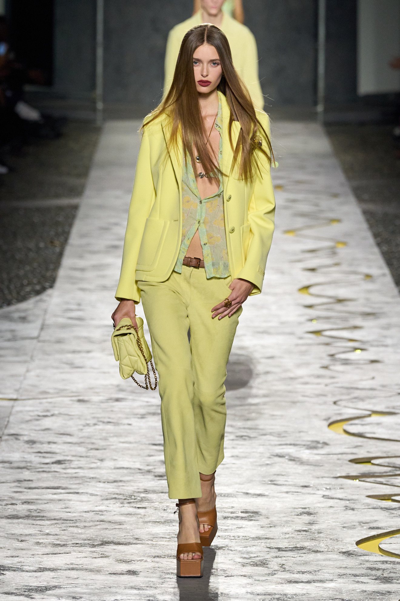  اللون الأخضر أبهى تدرجات الباستيل Versace