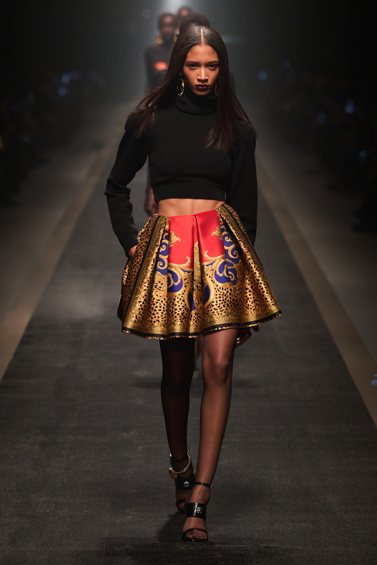 الألوان الميتاليكية لشتاء 2026