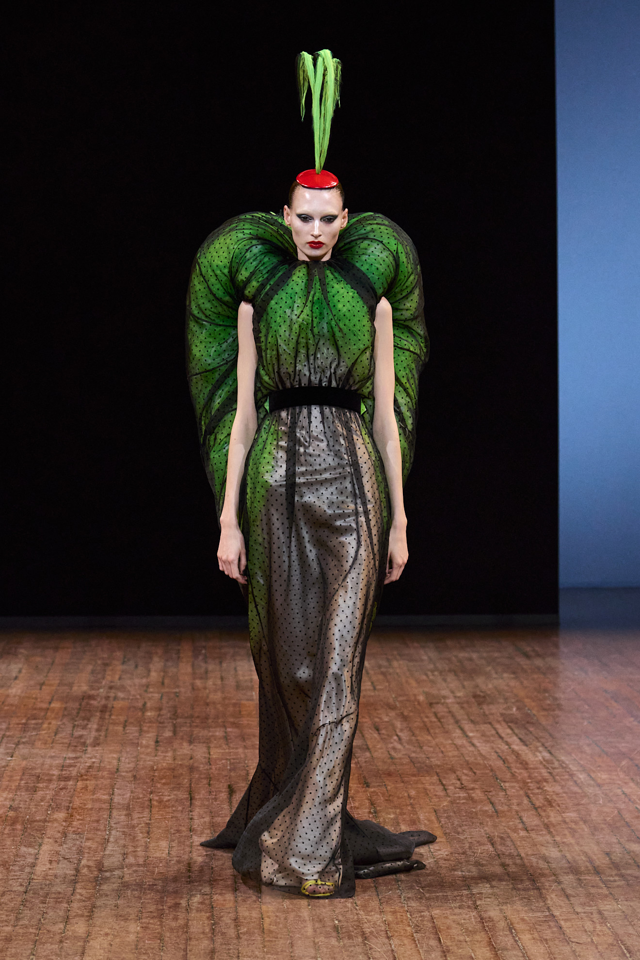 مجموعة Viktor & Rolf الراقية لخريف وشتاء 2025-2026