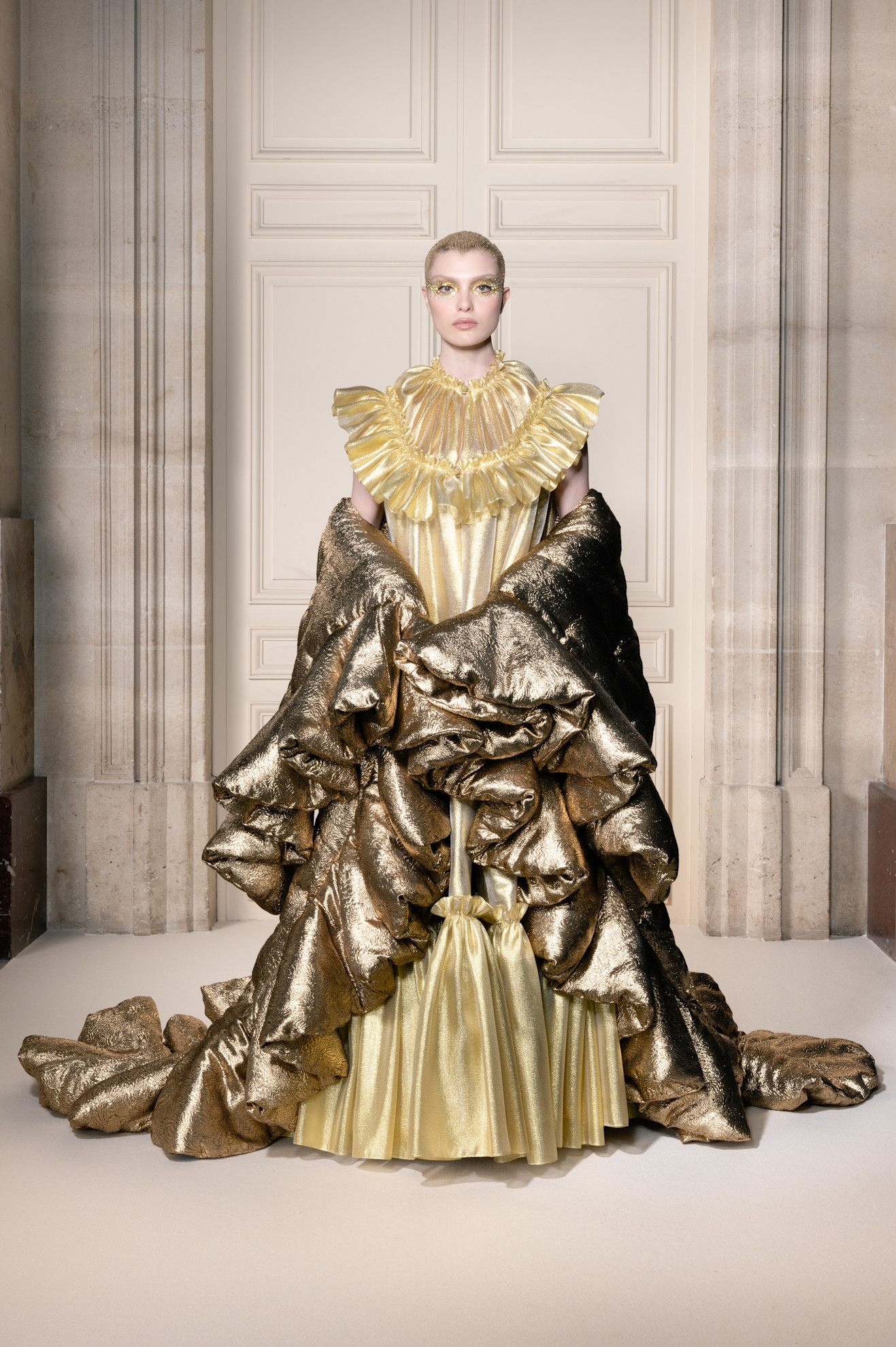 مجموعة Viktor&Rolf الراقية لخريف وشتاء 2027-2026