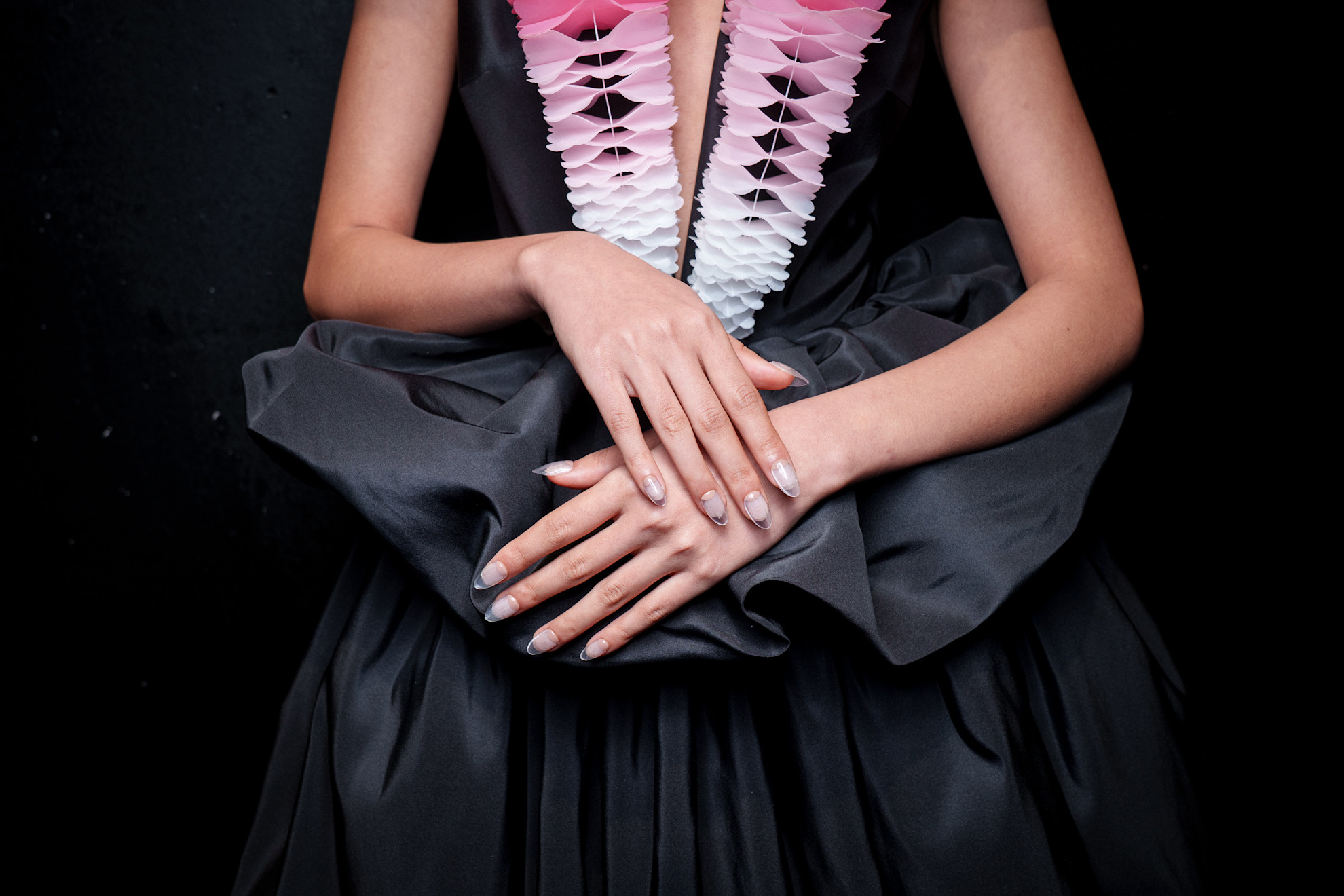 أظافر الـ Whisper Nails الشفافة