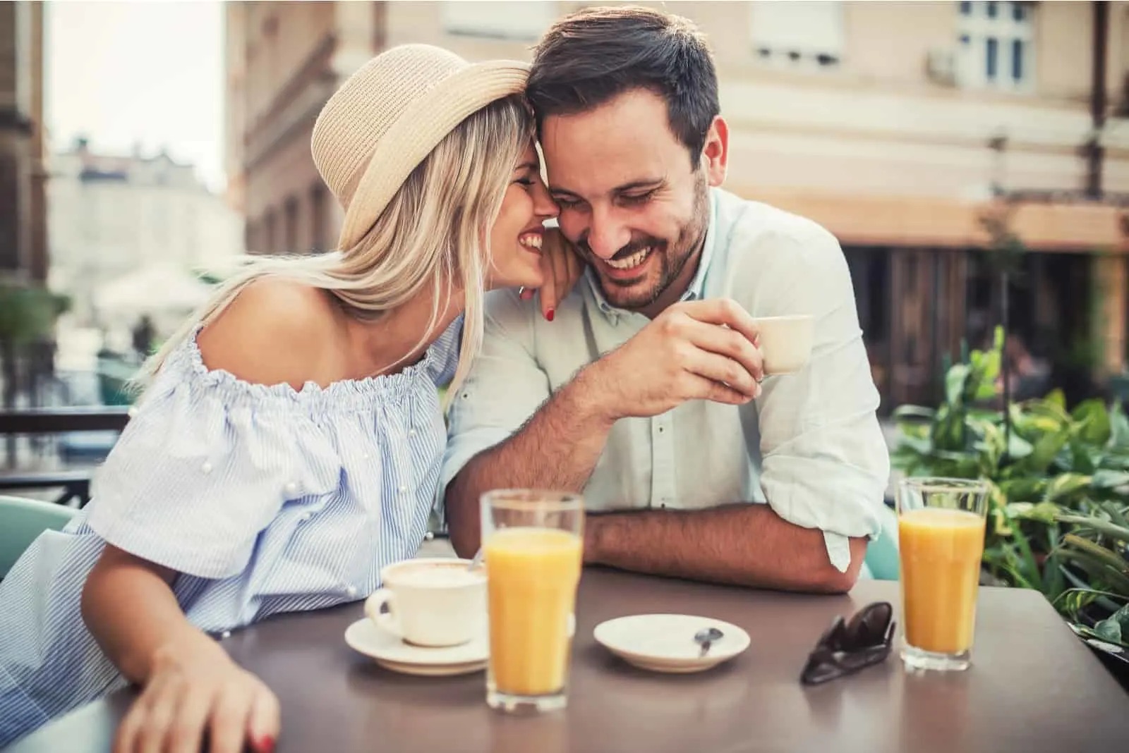 لماذا ينجذب برج الحوت إلى برج العذراء؟