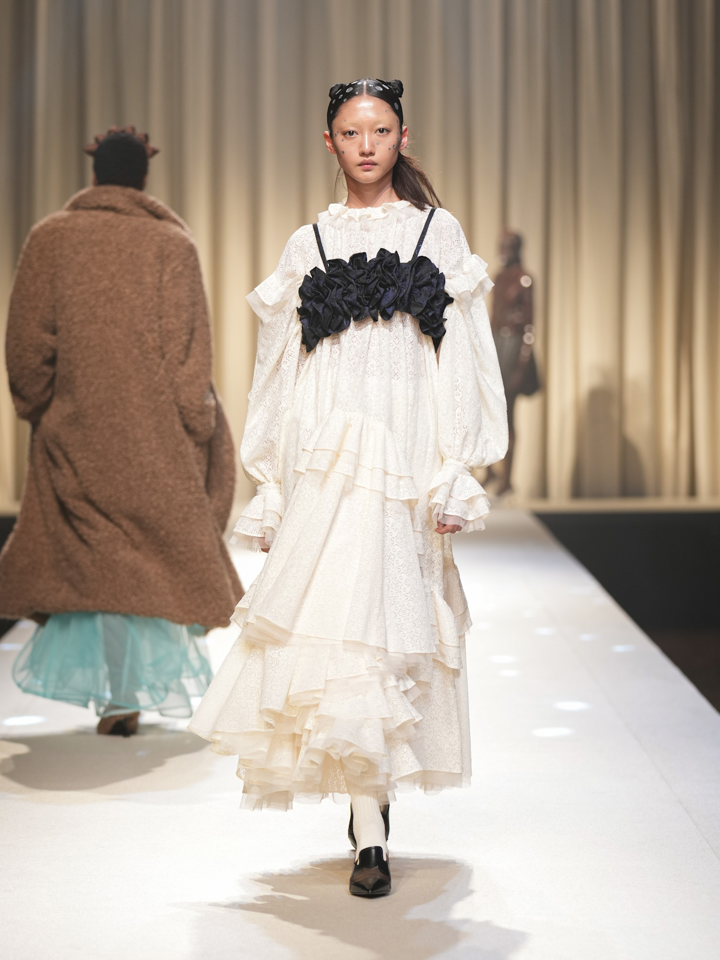 Viviano فستان يومي عملي ومريح كشكش من