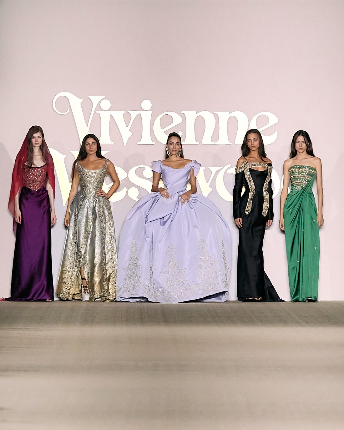 من عرض أزياء مجموعة Vivienne Westwood