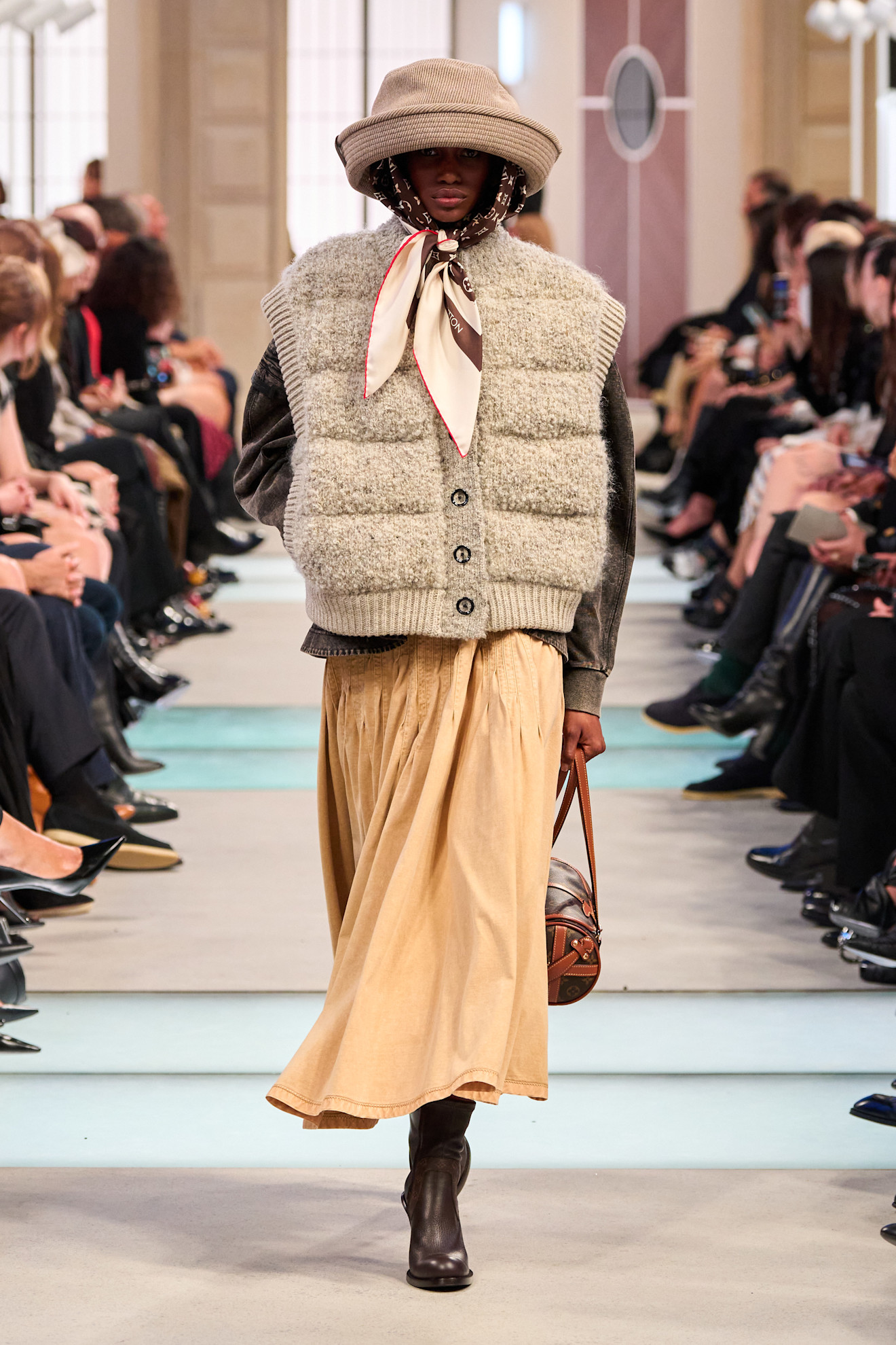 من عرض Louis Vuitton لخريف وشتاء 2025-2026