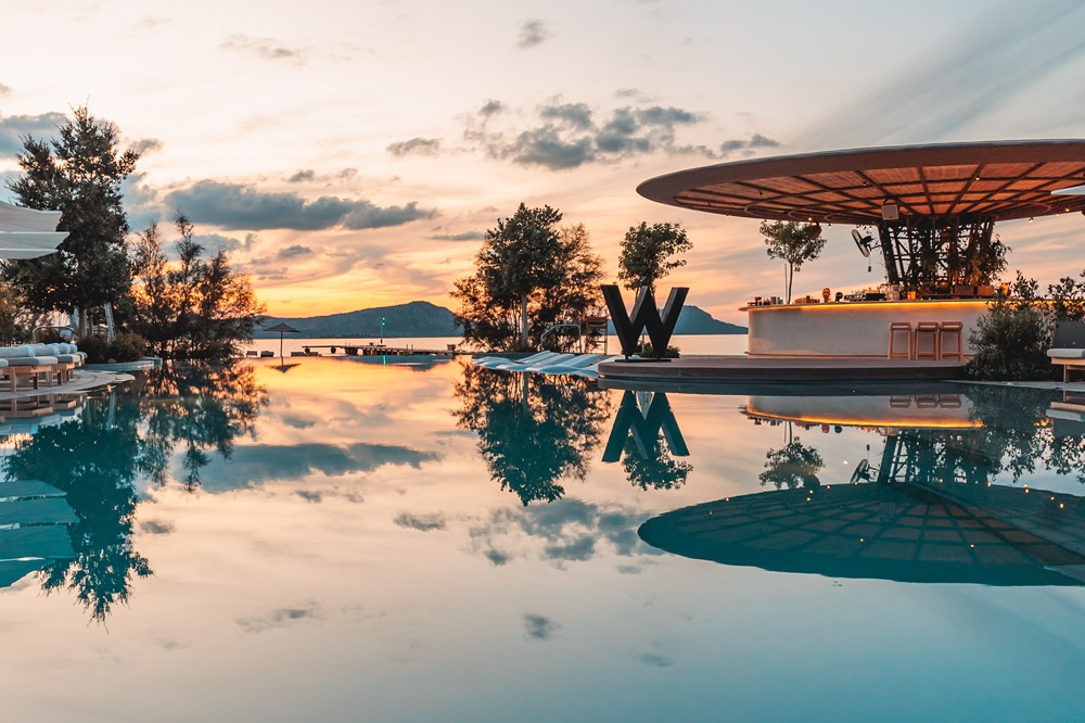 كوستا نافارينو في اليونان.