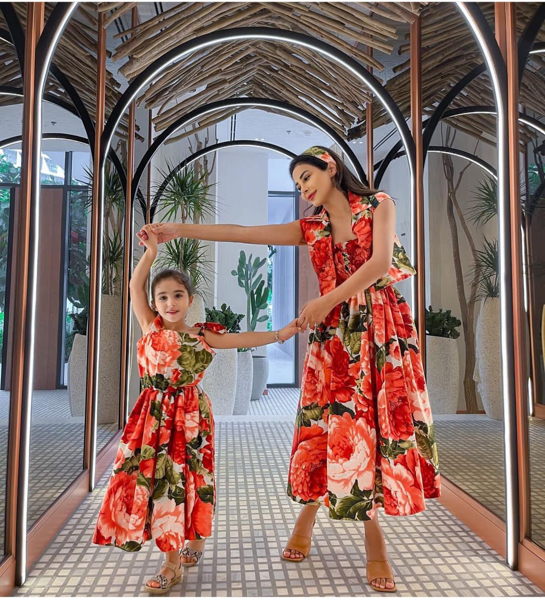 مهيرة عبد العزيز وابنتها