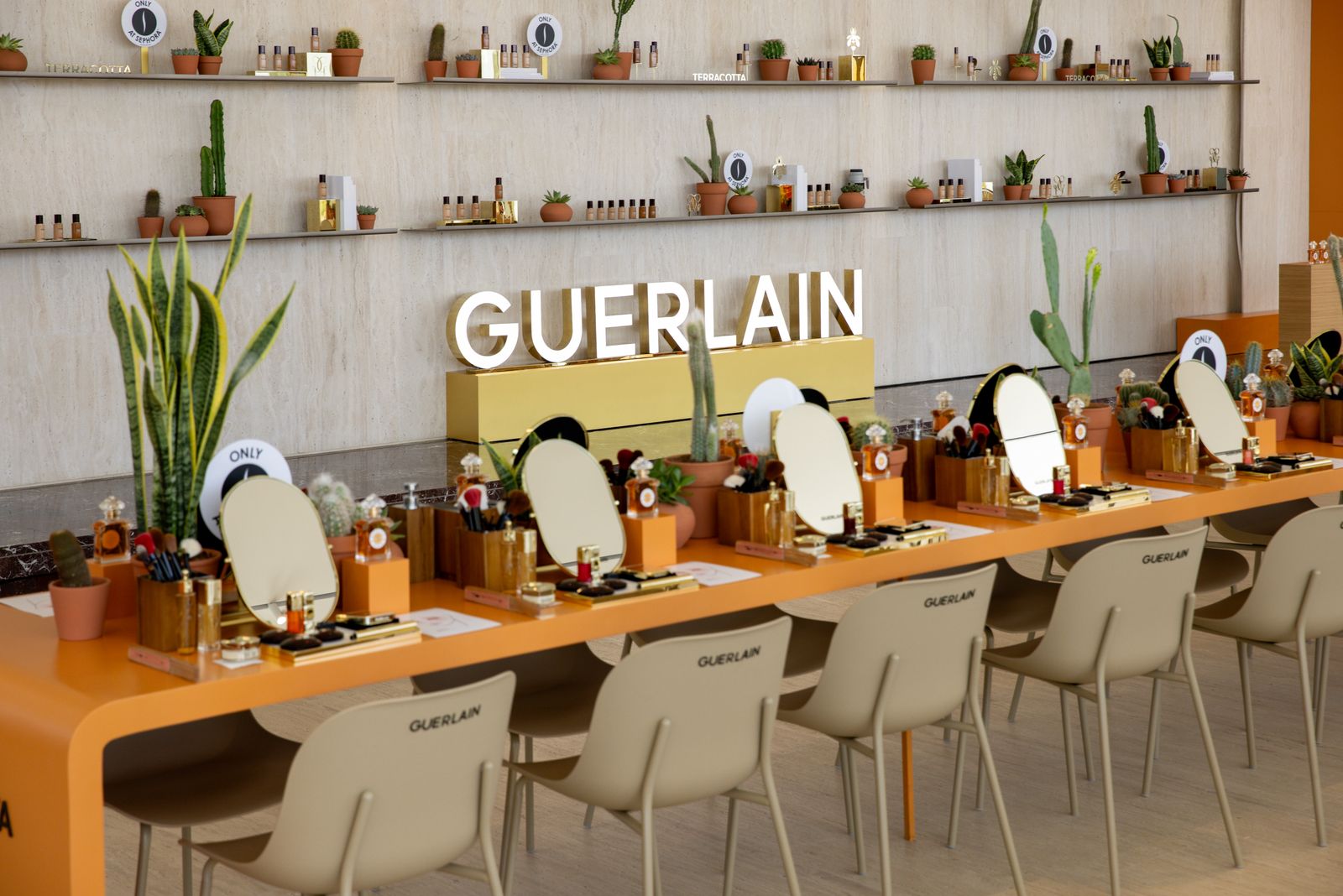 جيرلان (GUERLAIN) نظمت أول ماستر كلاس للمكياج في الشرق الأوسط بإشراف هنداش (HINDASH)، سفير المكياج الإقليمي لدى الدار