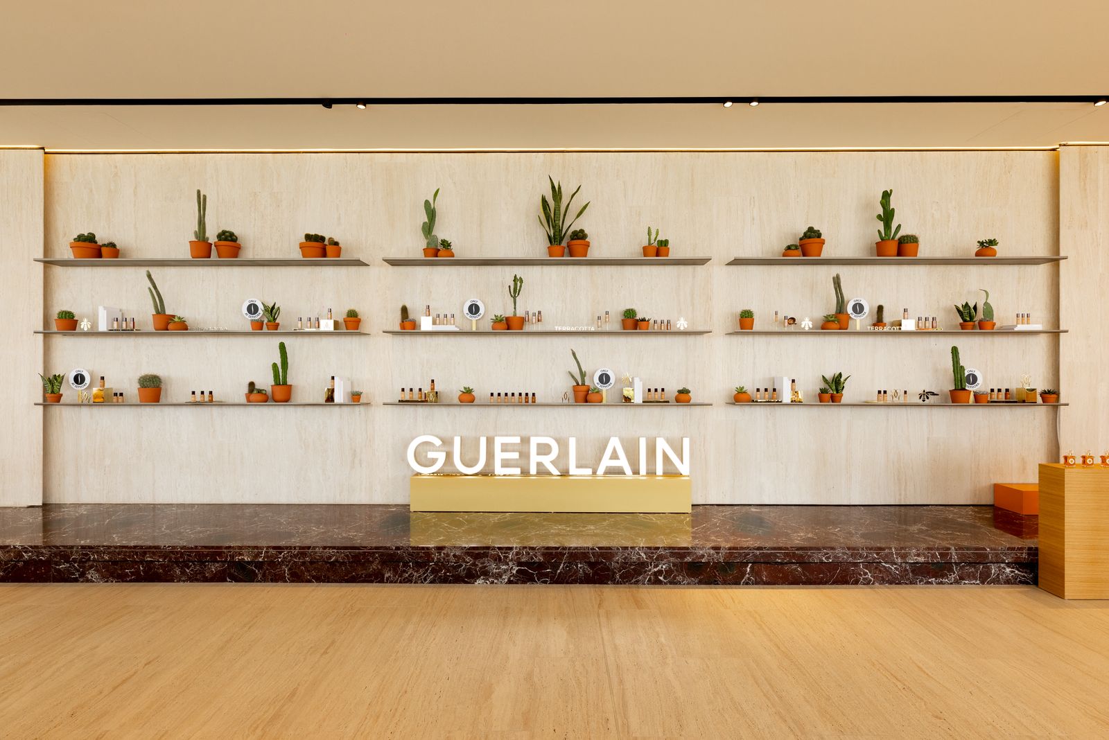 جيرلان (GUERLAIN) نظمت أول ماستر كلاس للمكياج في الشرق الأوسط بإشراف هنداش (HINDASH)، سفير المكياج الإقليمي لدى الدار