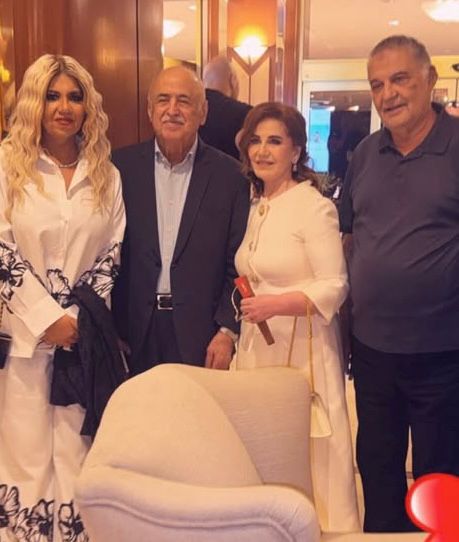 أسعد فضة مع المطربة السورية ميادة الحناوي، والمنتج محسن جابر، والإعلامية بوسي شلبي