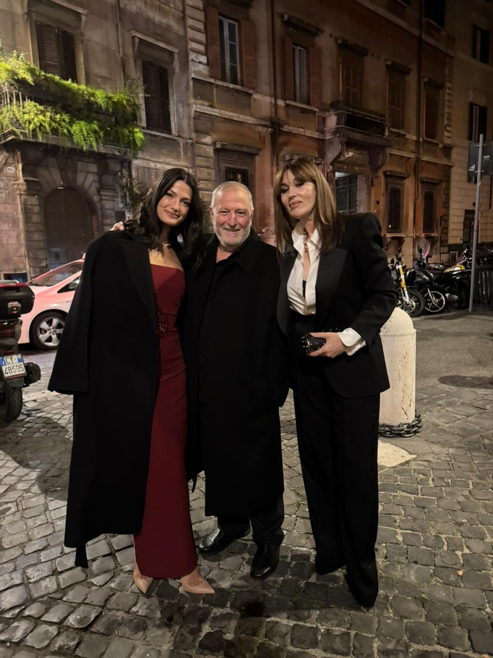 صور وفيديو.. محاور المشاهير مع النجوم مونيكا بيلوتشي وتارا عماد ورامي مالك في معرض كارتييه في روما