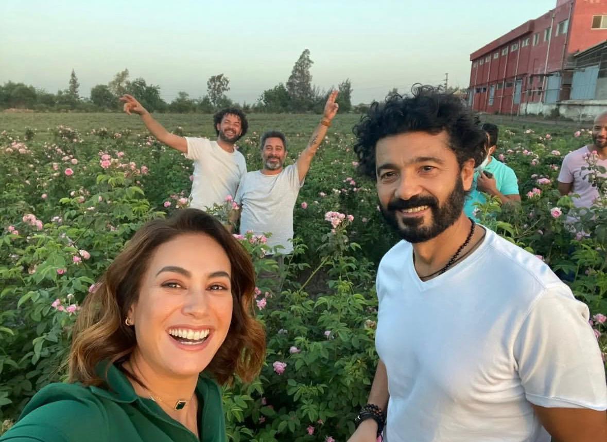 هند صبري مع خالد النبوي في كواليس "البحث عن علا"