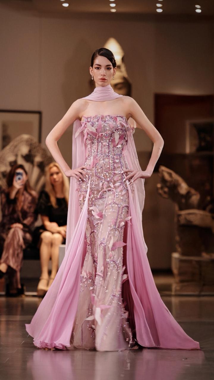 المصممة منال عجاج أول مصممة سورية تعرض تصاميمها في باريس