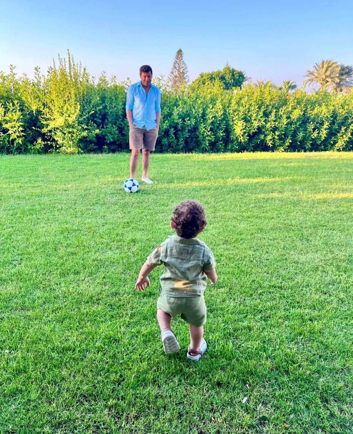 إياد نصار وابنه