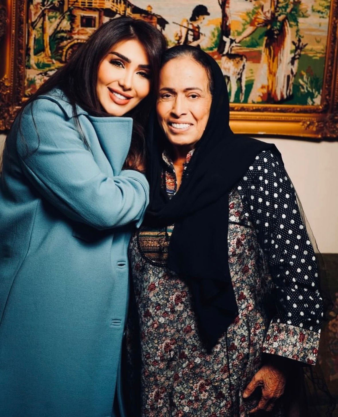 هنادي الكندري مع الفنانة القديرة حياة الفهد