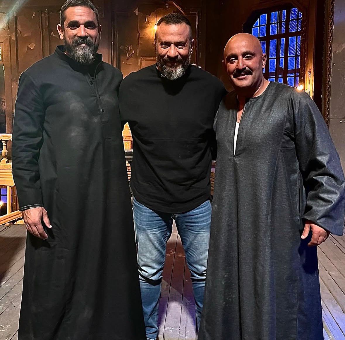 ماجد المصري مع أحمد السقا وأمير كرارة من كواليس "نسل الأغراب"