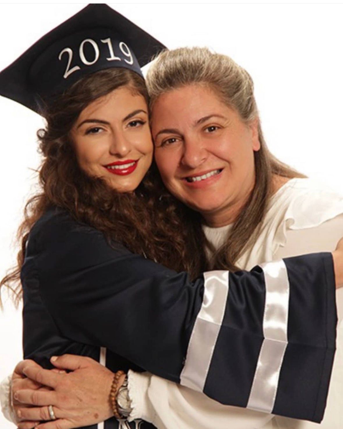 تارا عبود مع والدتها