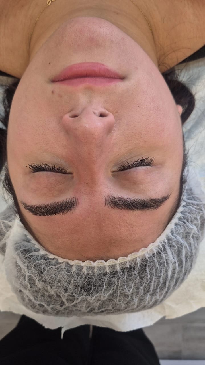 رسمة حواجب بأنامل باسكال حداد