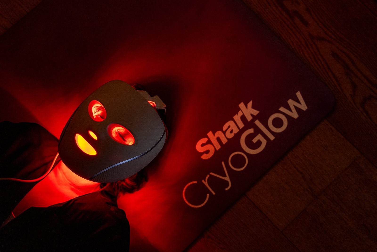 "شارك بيوتي الشرق الأوسط" ومركز "سوهام ويلنيس" تحتفلان بإطلاق قناع Shark CryoGlow LED