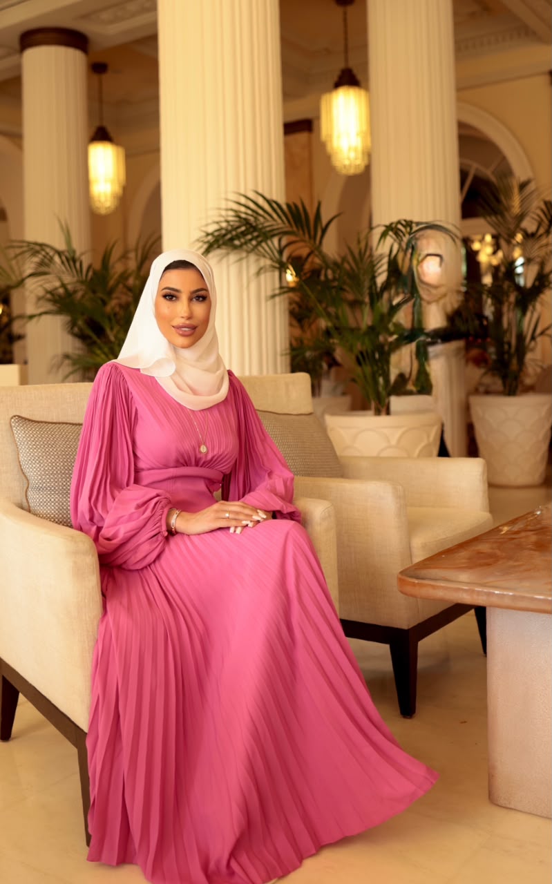 الدكتورة أمينة نبيل، جراحة إماراتية ومالكة عيادة "لا فوغ" التجميلية في دبي