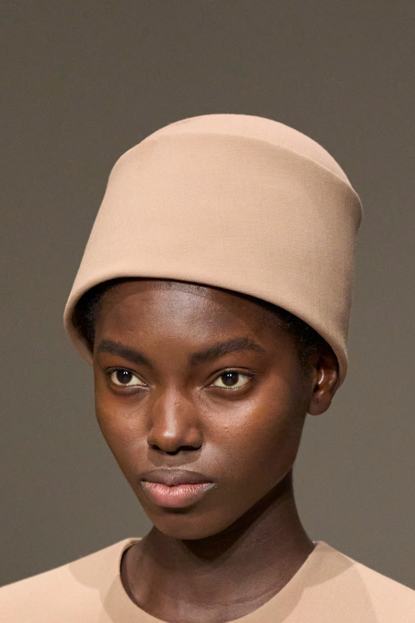 Wickstead القبعة الأكثر رواجاً في الشتاء من