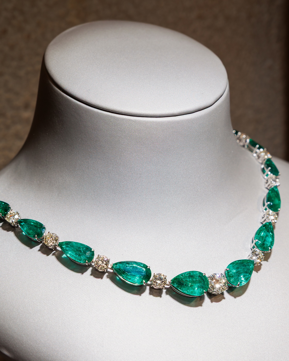 قلادة من مجوهرات دار ياتاغان بجدة