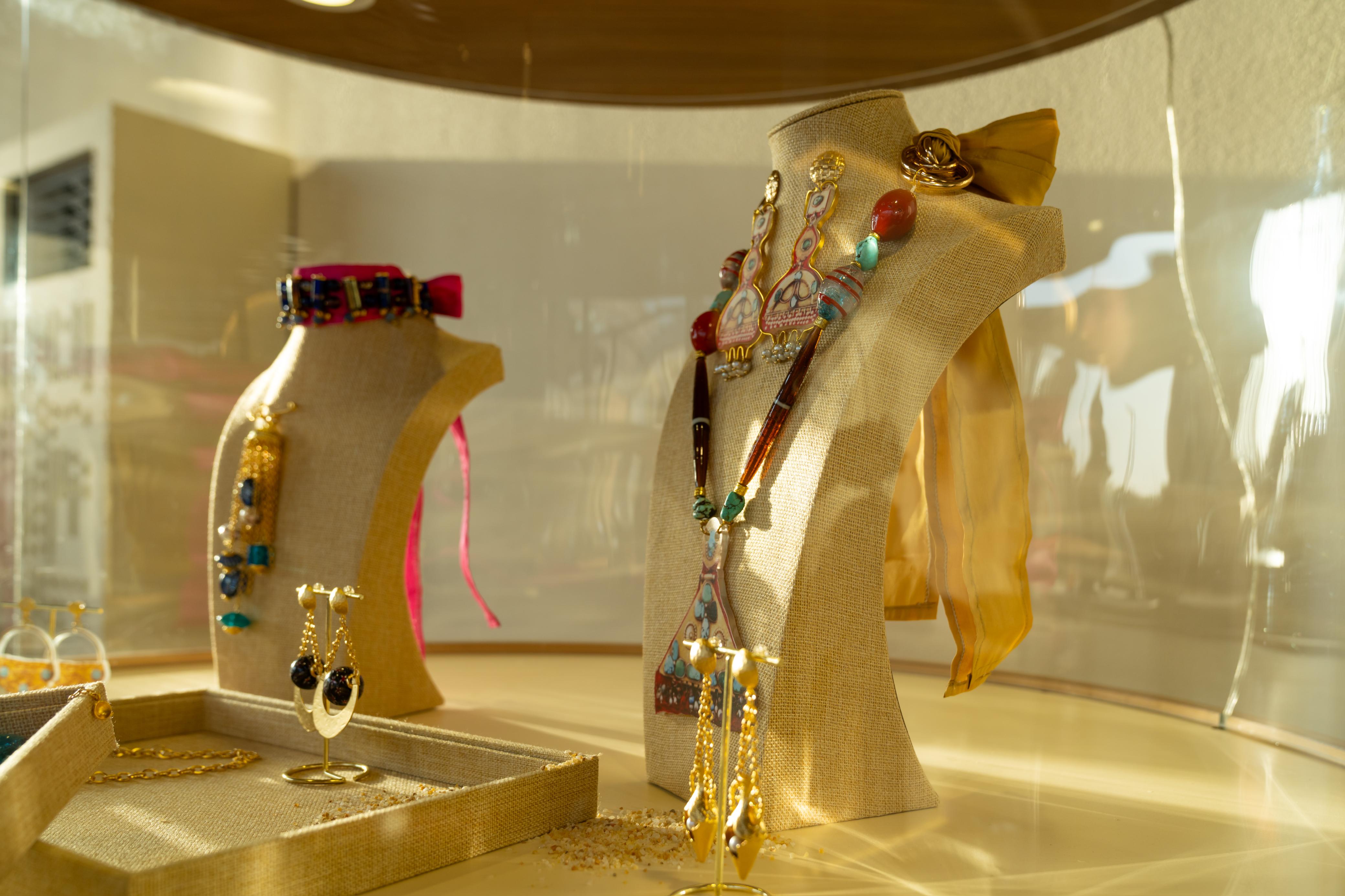 _100 براند سعودي_ تفتتح مشاركتها ضمن كأس السعودية 2026 عبر عروض أزياء (4)