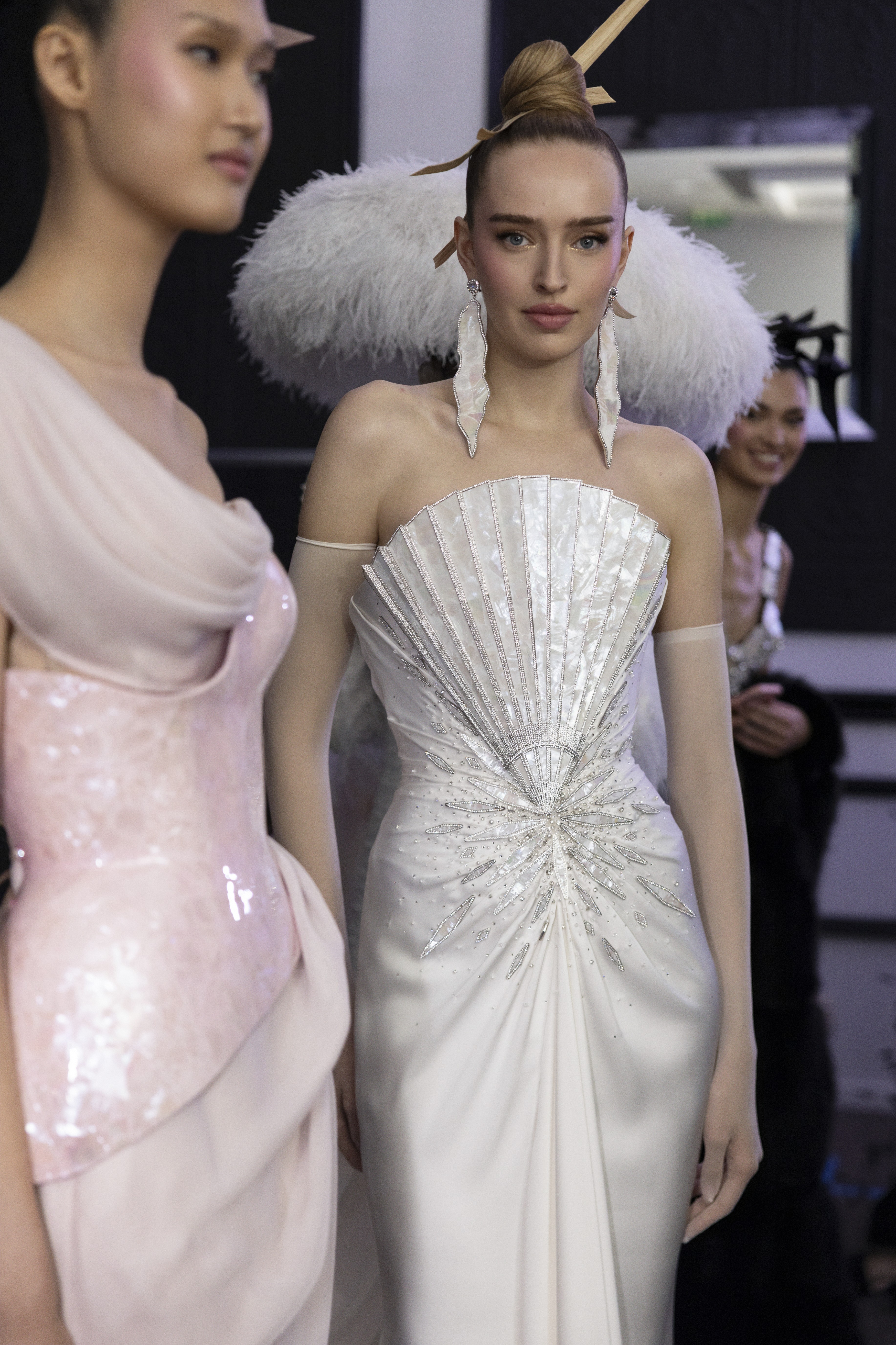 من كواليس مجموعة تمارا رالف للأزياء الراقية لربيع وصيف 2026