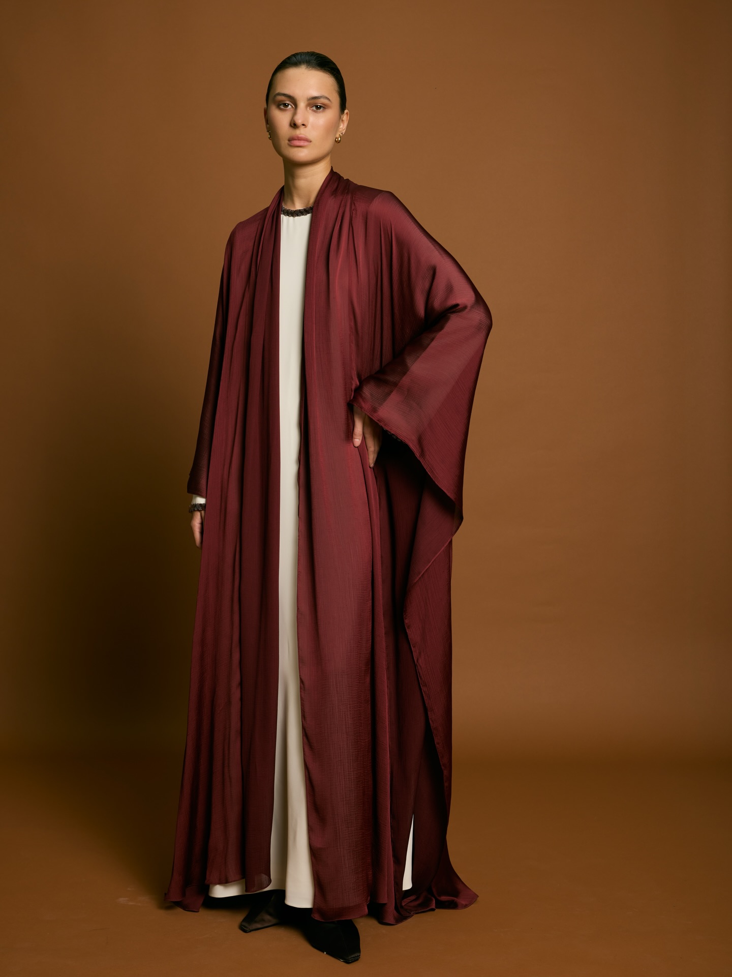 abadiaالعباءة مع الفستان من