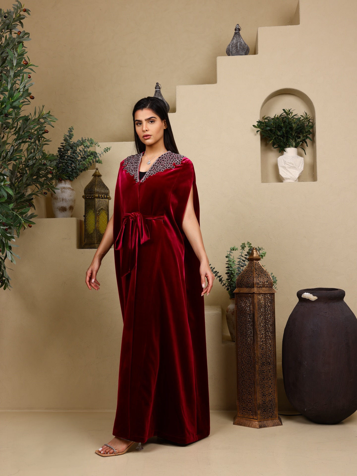 abayatjadayel قفطان باللون الأحمر الداكن