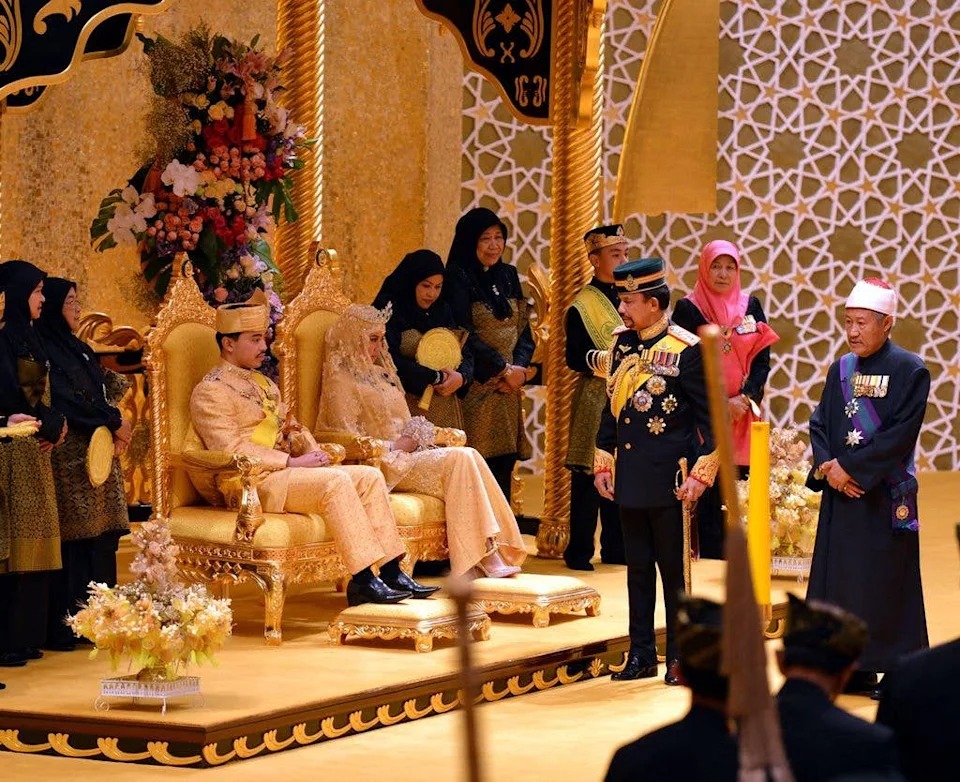 السلطان حسن بلقية يسحب كافة الألقاب الملكية من زوجة ابنه رابعة العدوية