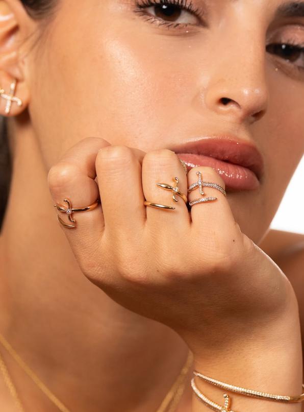 تألق Rita Ora بمجوهرات Charmaleena