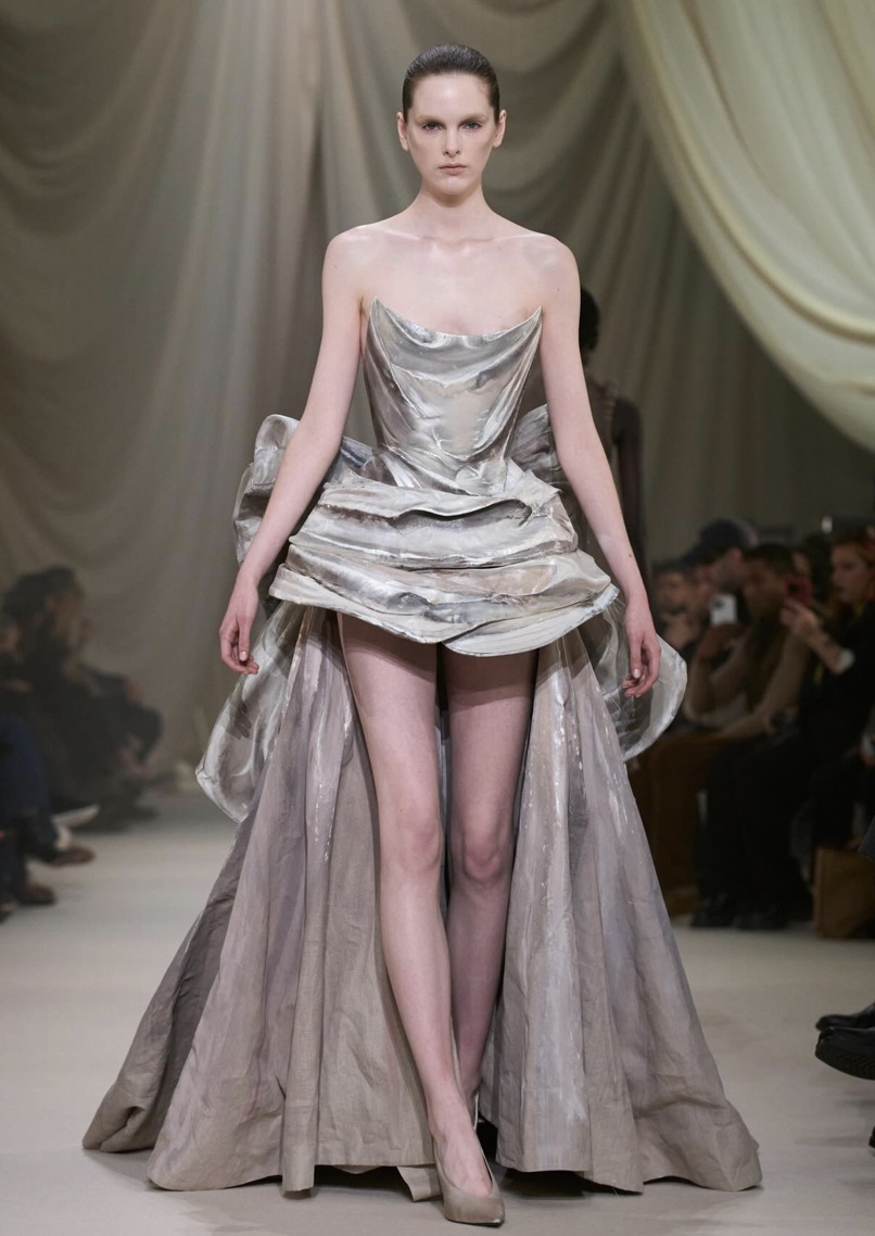 كارول جي بإطلالة من Ashi Studio