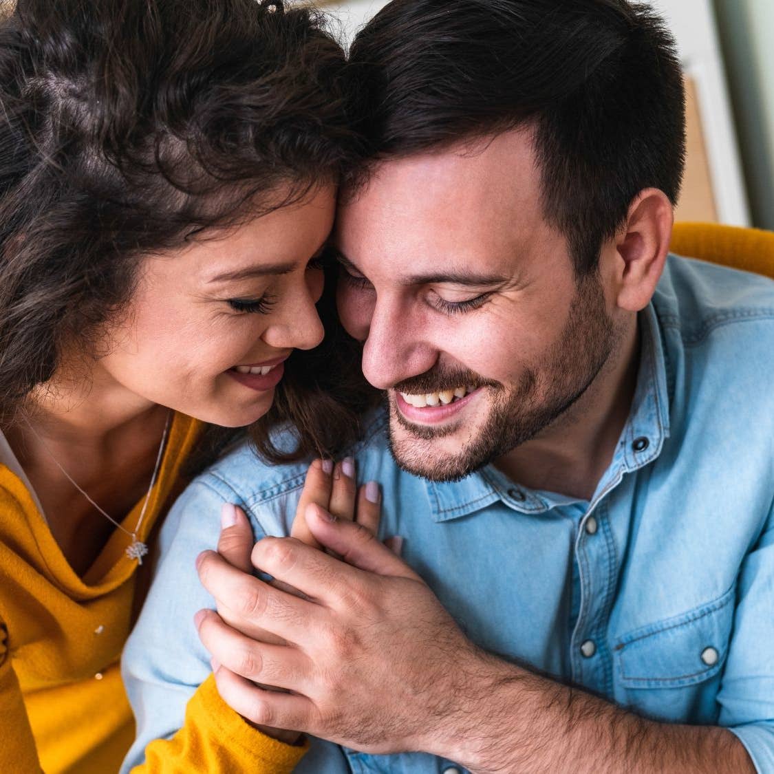 رجل برج الحوت في الحب.. كيف يتصرف عندما يحب؟
