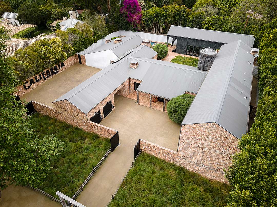 منزل ريفي في لوس أنجلوس بمساحة 8000 قدم مربع