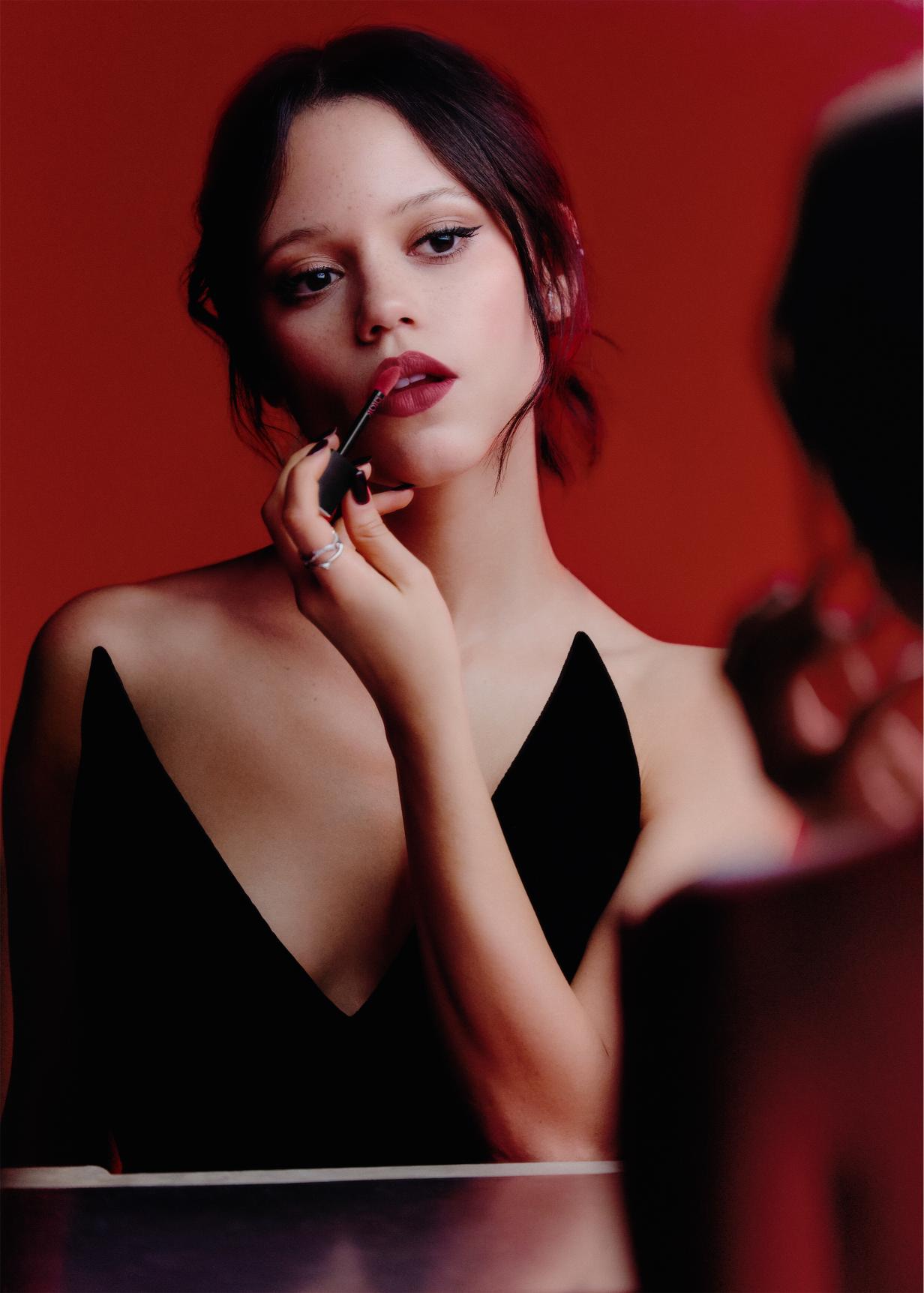 Dior تطلق جيلها الجديد من Rouge Dior On Stage Matte.. وجينا أورتيغا نجمة الحملة