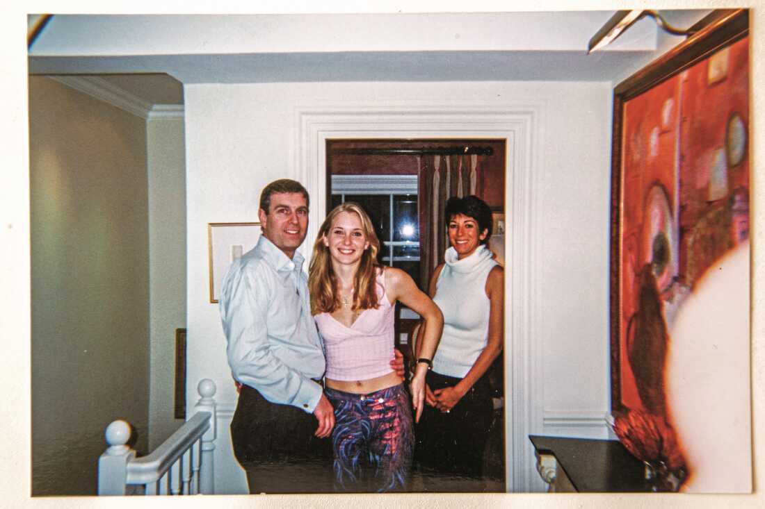 صداقة أندرو بجيفري إبستين وشريكته المدانة غيسلين ماكسويل في عام 2001