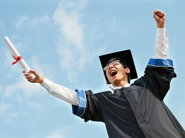 تهنئة تخرج من الجامعة لصديقي