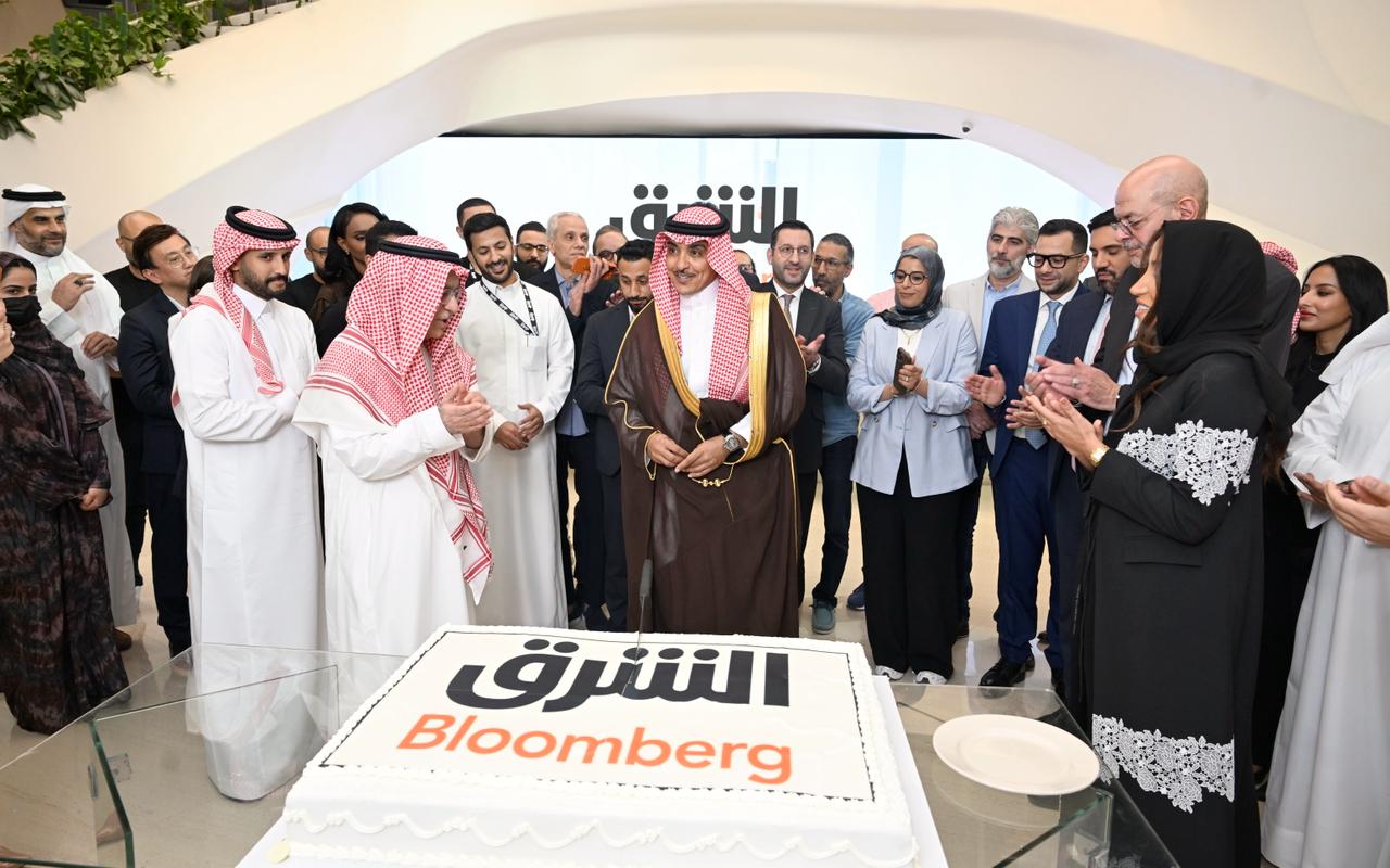 وزير الإعلام السعودي يزور المقر الجديد لـSRMG واستوديوهات "شبكة الشرق" 