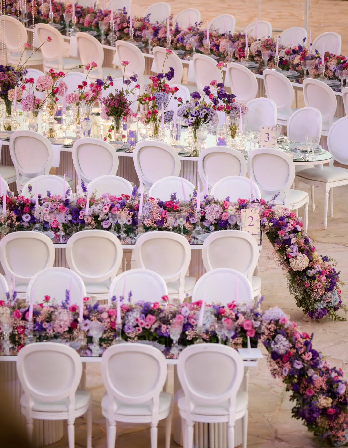 etsrabihmاختيار الكراسي من ضمن أثاث الزفاف وهذه الصورة من تصميم