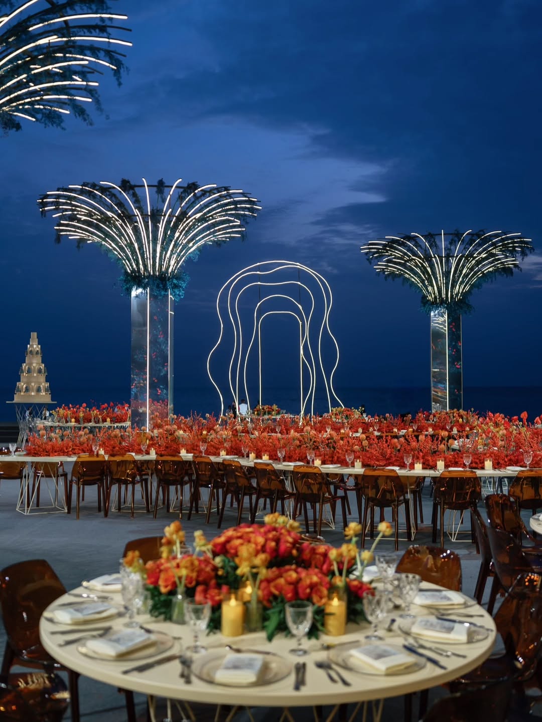 fadifattouhاستخدام تنسيقات الزهور البرتقالية في سنتربيس الأعراس من