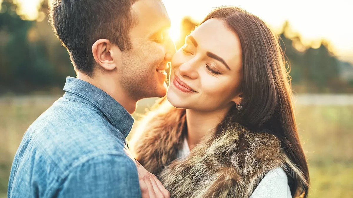 رجل برج الجوزاء في الحب.. كيف يتصرف عندما يحب؟