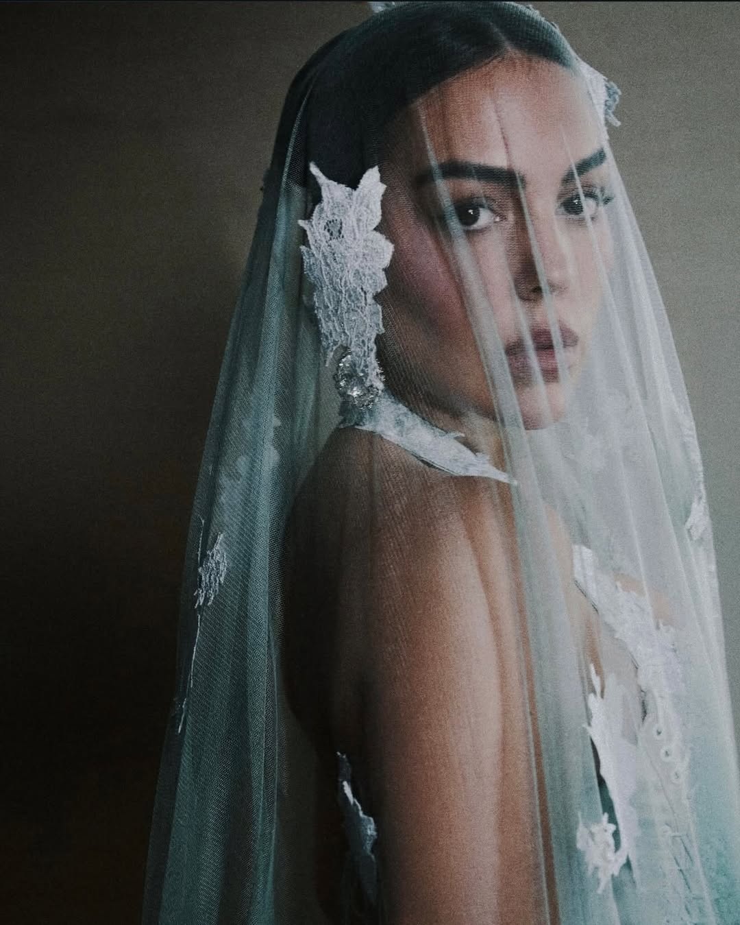 إطلالة Georgina Rodrigez بالمكياج الاسود المات