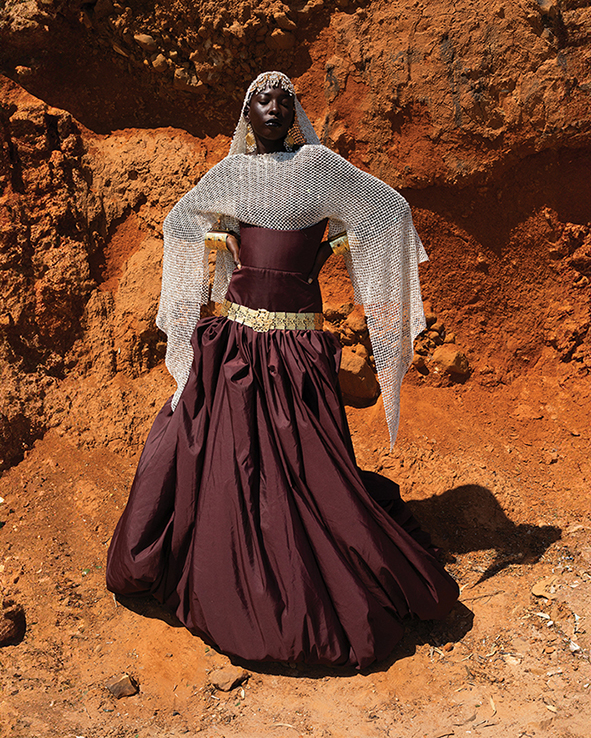 من مجموعة المصمم الليبي أمجد خليل تجمع بين مجوهرات طرابلس التقليدية وكوتور معاصر مستوحى من الصحراء ‏