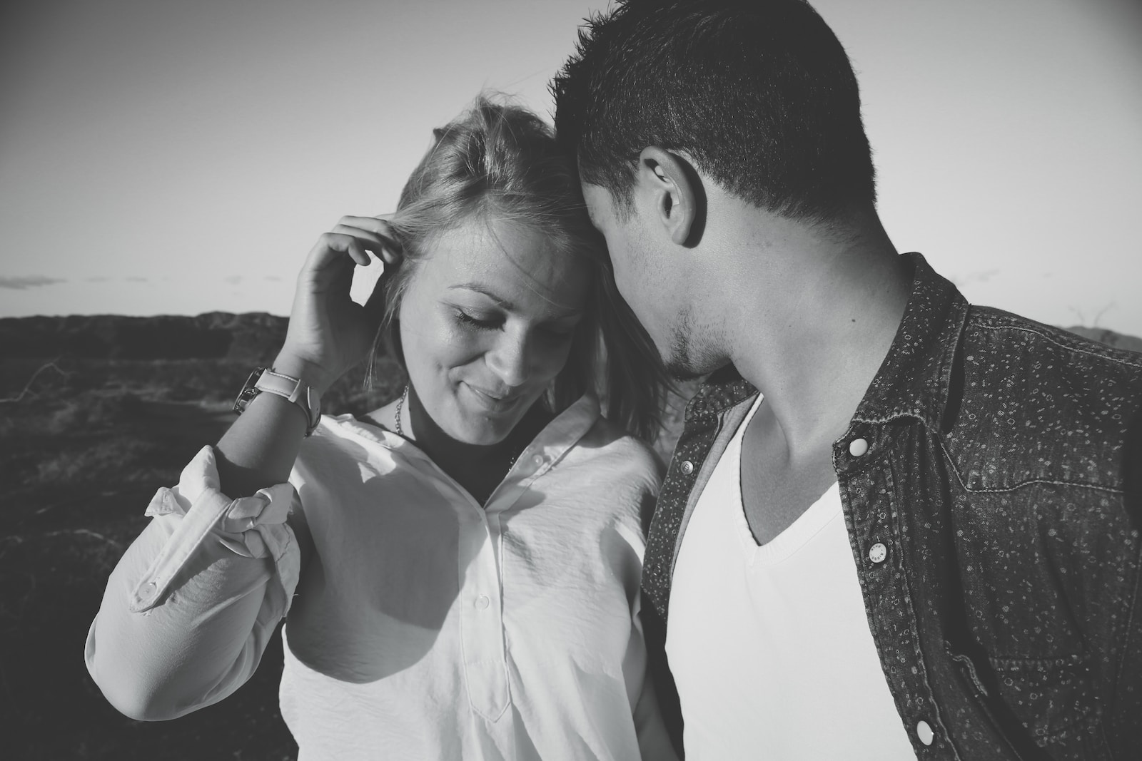 كيف تجعلين رجل القوس يقع في حبك؟