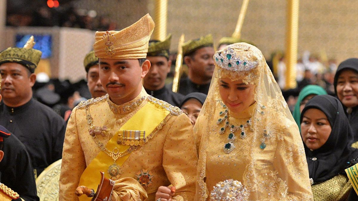السلطان حسن بلقية يسحب كافة الألقاب الملكية من زوجة ابنه رابعة العدوية